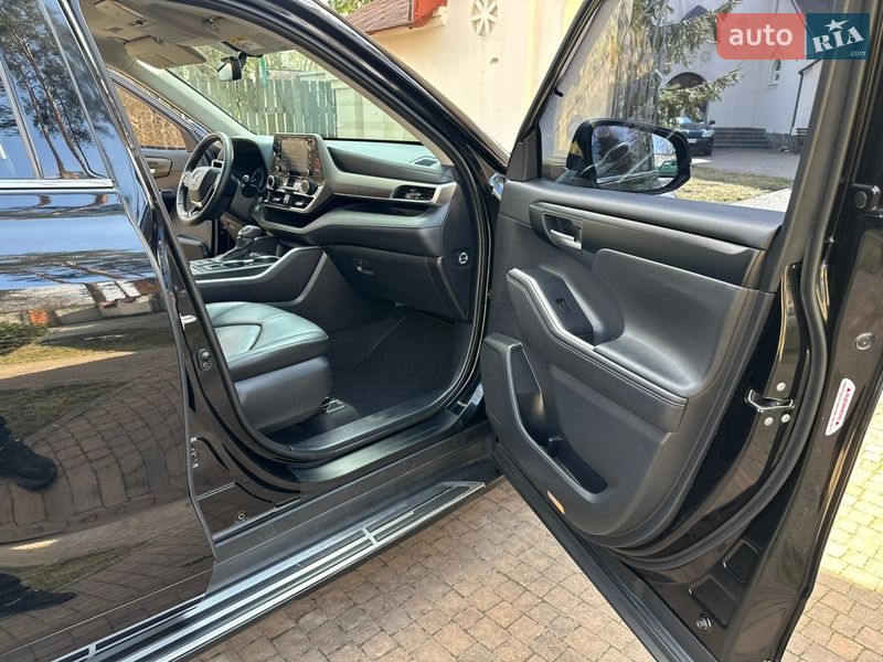 Позашляховик / Кросовер Toyota Highlander 2020 в Києві