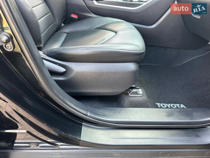 Позашляховик / Кросовер Toyota Highlander 2020 в Києві