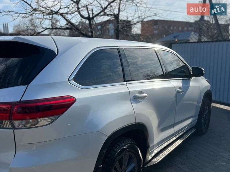 Позашляховик / Кросовер Toyota Highlander 2017 в Ніжині