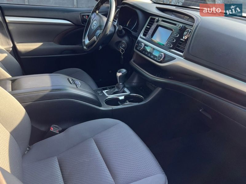 Позашляховик / Кросовер Toyota Highlander 2017 в Ніжині