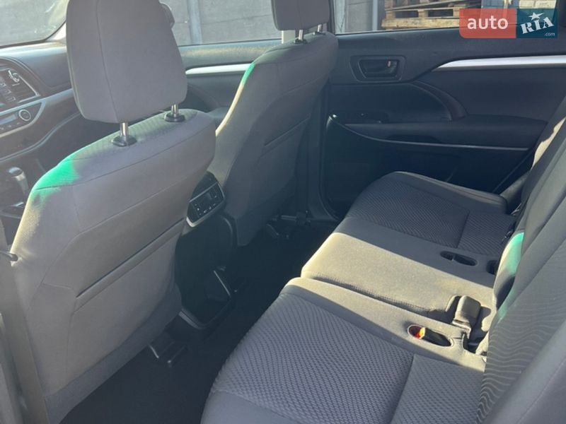 Позашляховик / Кросовер Toyota Highlander 2017 в Ніжині