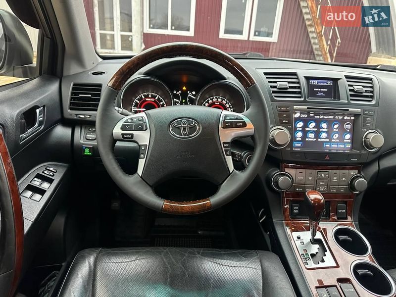 Внедорожник / Кроссовер Toyota Highlander 2012 в Чугуеве