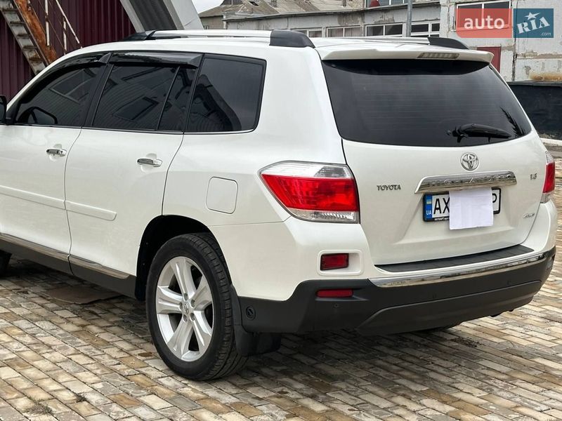 Внедорожник / Кроссовер Toyota Highlander 2012 в Чугуеве