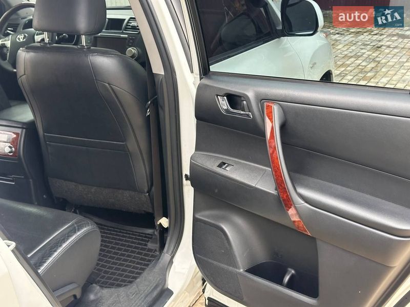 Внедорожник / Кроссовер Toyota Highlander 2012 в Чугуеве