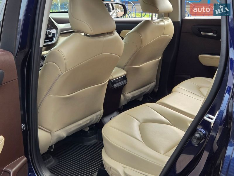 Внедорожник / Кроссовер Toyota Highlander 2022 в Киеве