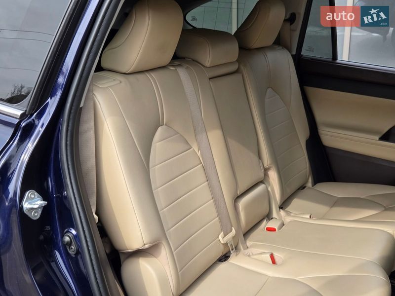 Внедорожник / Кроссовер Toyota Highlander 2022 в Киеве