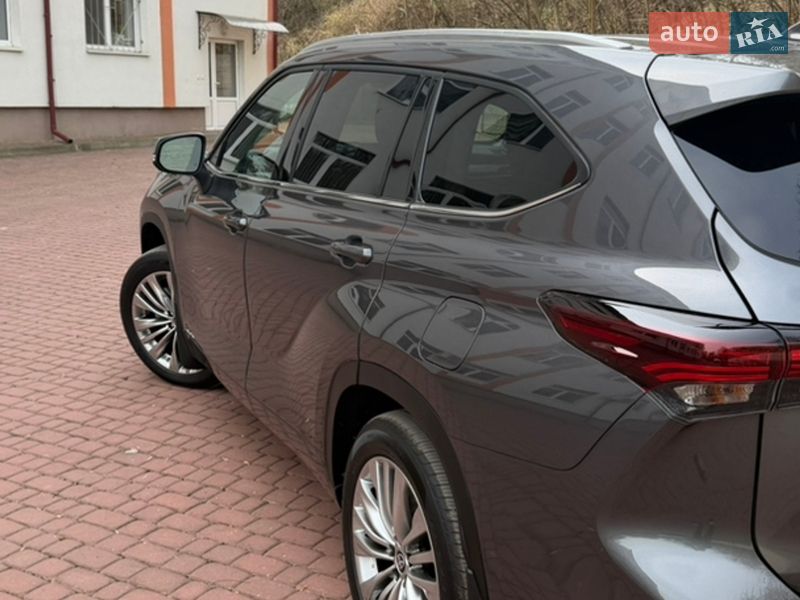 Внедорожник / Кроссовер Toyota Highlander 2025 в Львове