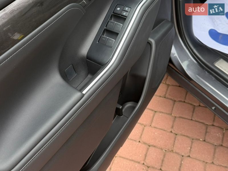 Внедорожник / Кроссовер Toyota Highlander 2025 в Львове