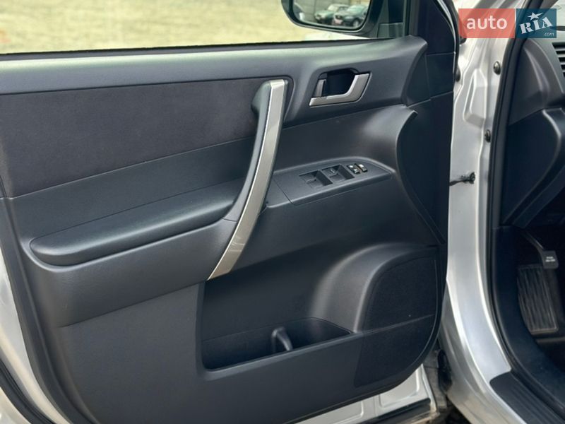 Внедорожник / Кроссовер Toyota Highlander 2011 в Луцке