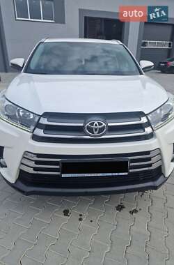 Позашляховик / Кросовер Toyota Highlander 2019 в Луцьку