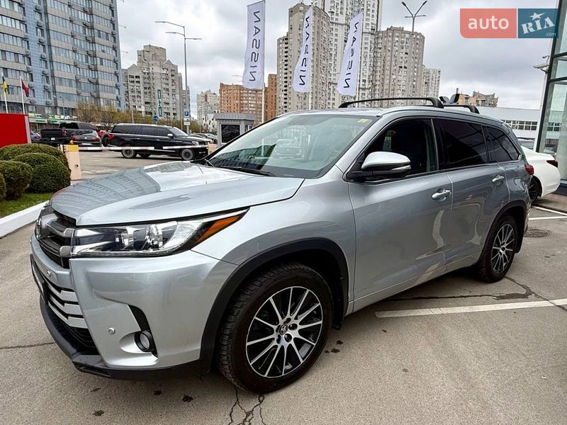 Внедорожник / Кроссовер Toyota Highlander 2017 в Киеве
