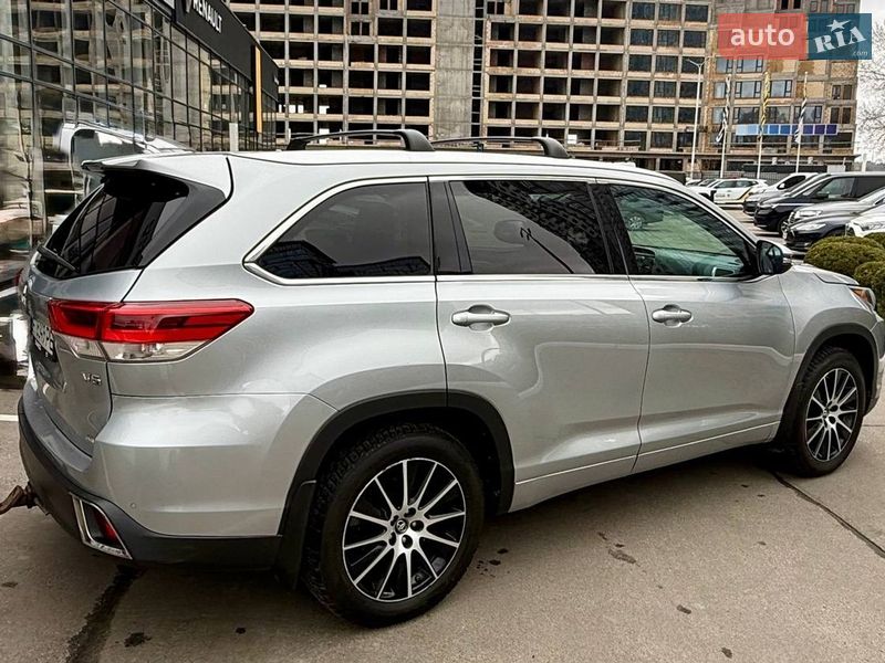 Внедорожник / Кроссовер Toyota Highlander 2017 в Киеве