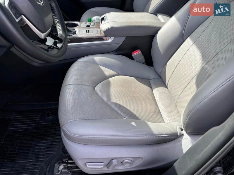 Внедорожник / Кроссовер Toyota Highlander 2023 в Днепре