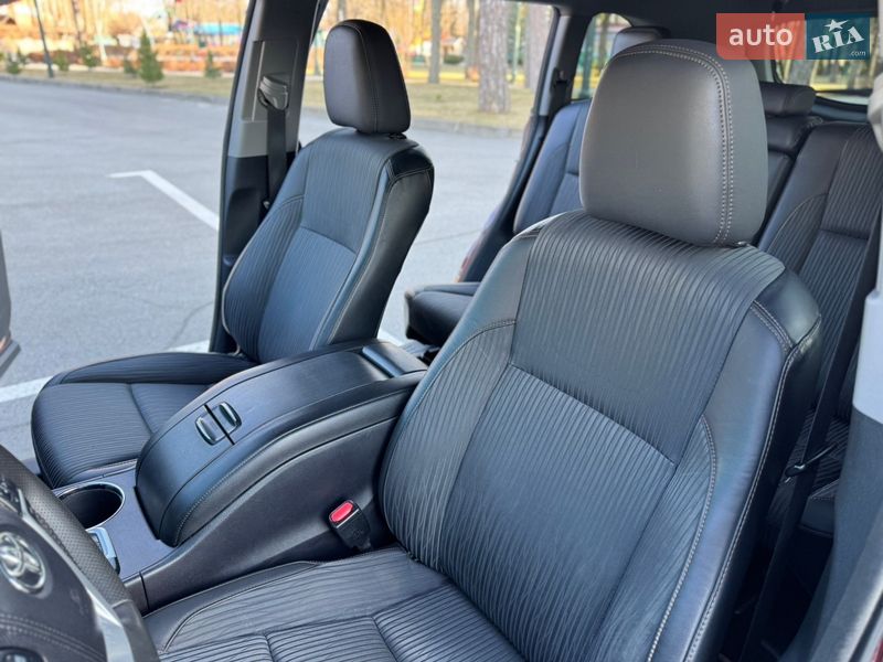 Позашляховик / Кросовер Toyota Highlander 2015 в Києві
