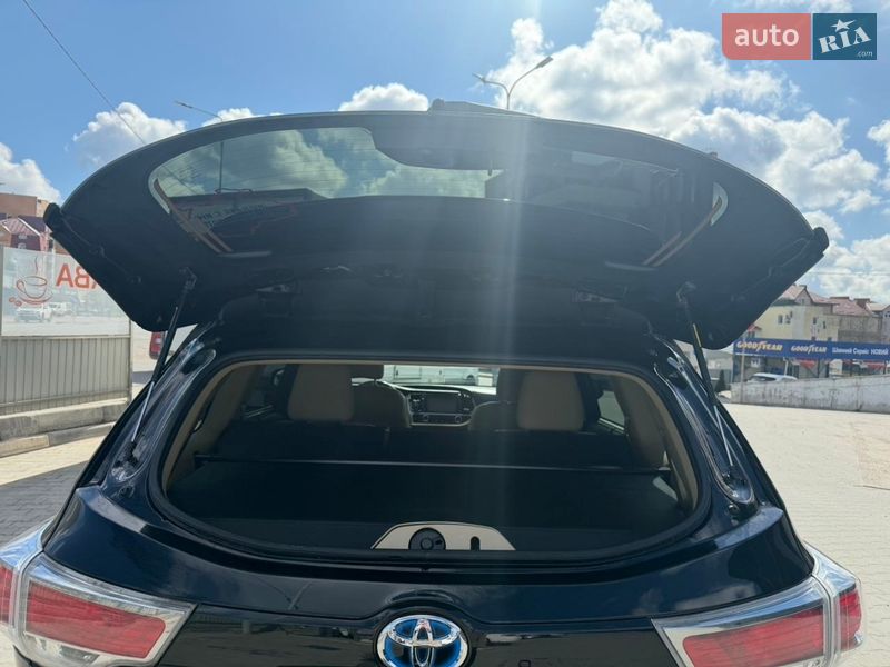 Позашляховик / Кросовер Toyota Highlander 2016 в Тернополі