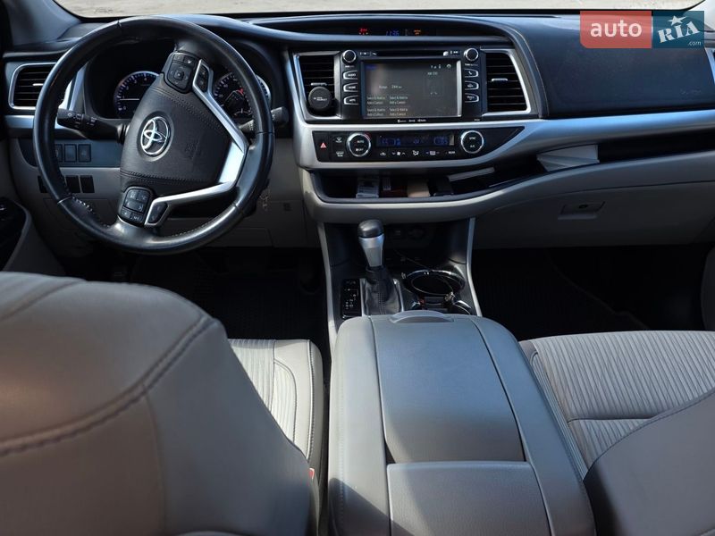 Позашляховик / Кросовер Toyota Highlander 2017 в Києві фото 11 Позашляховик / Кросовер Toyota Highlander 2017 в Києві