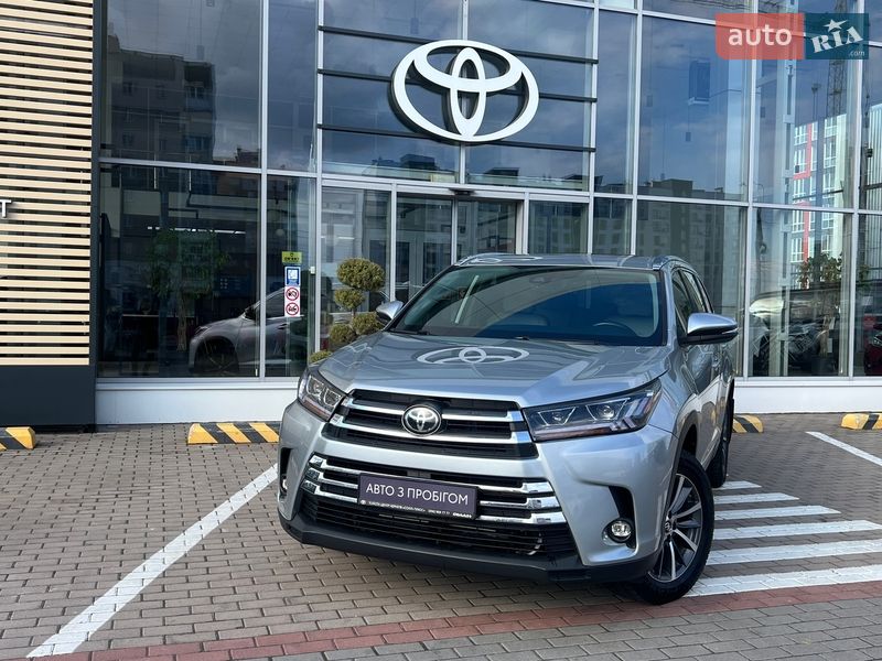 Внедорожник / Кроссовер Toyota Highlander 2018 в Чернигове