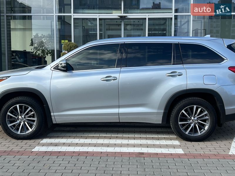 Внедорожник / Кроссовер Toyota Highlander 2018 в Чернигове