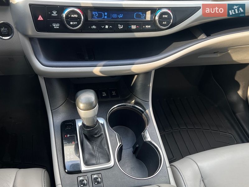 Внедорожник / Кроссовер Toyota Highlander 2018 в Чернигове