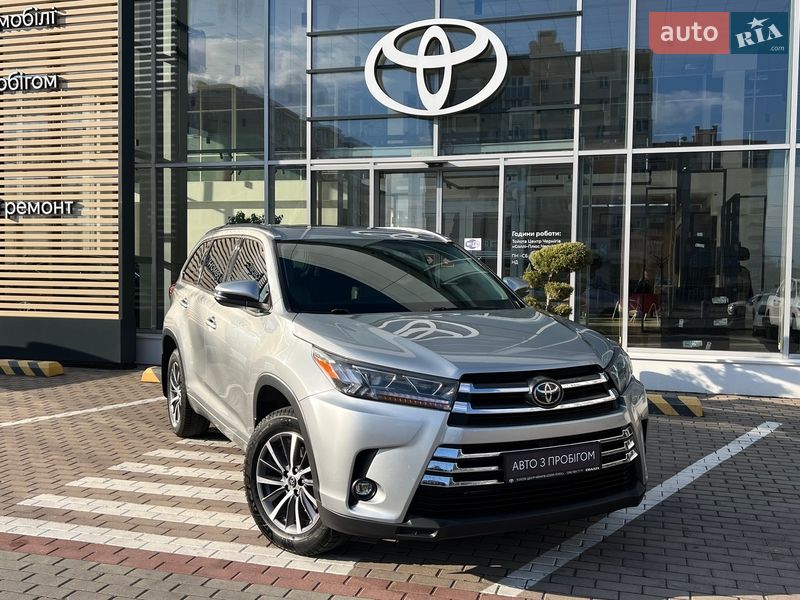 Внедорожник / Кроссовер Toyota Highlander 2018 в Чернигове