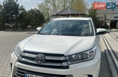 Внедорожник / Кроссовер Toyota Highlander 2018 в Луцке