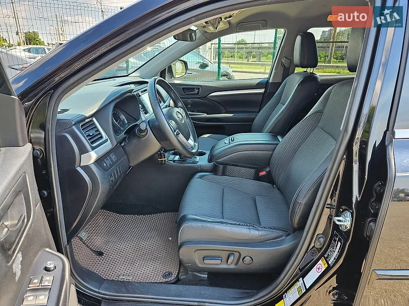 Toyota Highlander 2018 VIN 5TDBZRFH5JS899680 фото оголошення 8 з 75