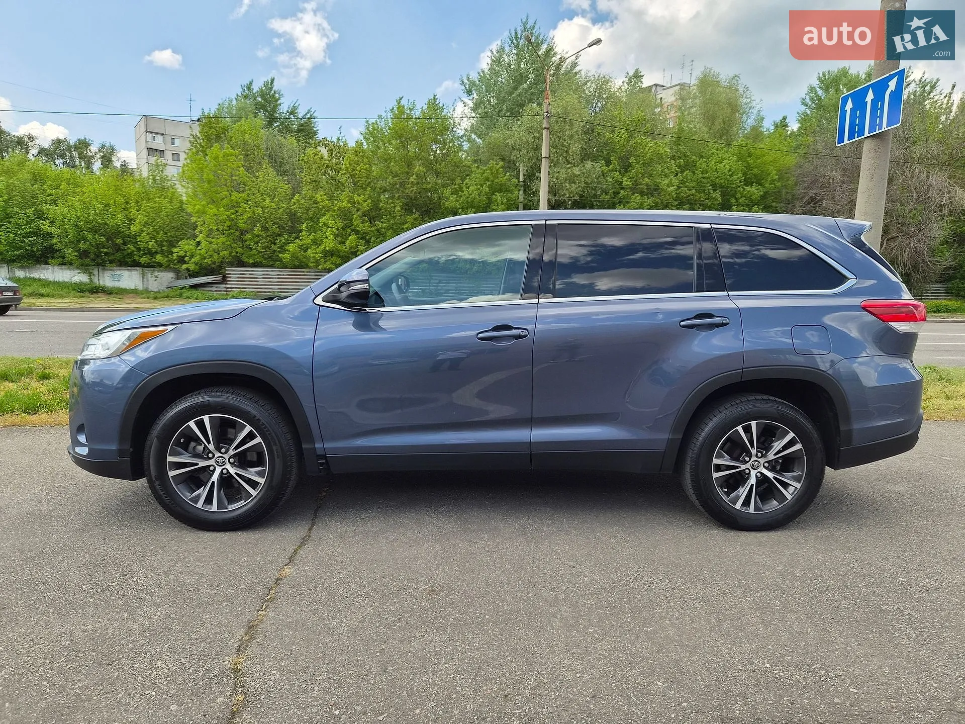 2019 Toyota Highlander - фото 1