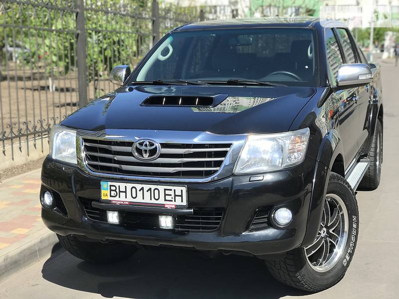 Позашляховик / Кросовер Toyota Hilux 2014 в 