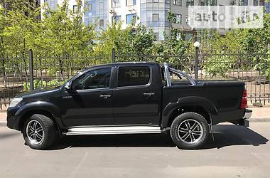 Позашляховик / Кросовер Toyota Hilux 2014 в 