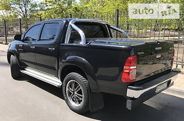 Позашляховик / Кросовер Toyota Hilux 2014 в 