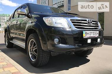 Позашляховик / Кросовер Toyota Hilux 2014 в 