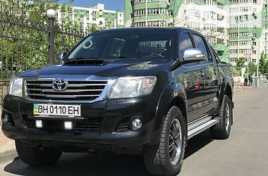 Позашляховик / Кросовер Toyota Hilux 2014 в 