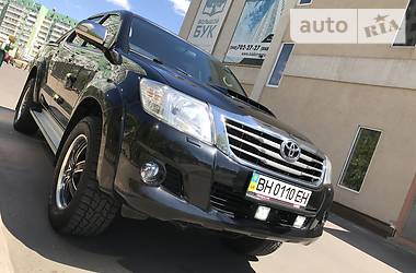 Позашляховик / Кросовер Toyota Hilux 2014 в 