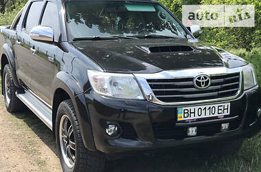 Позашляховик / Кросовер Toyota Hilux 2014 в 