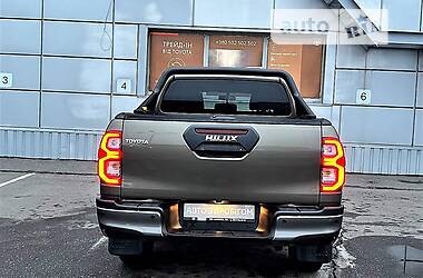 Внедорожник / Кроссовер Toyota Hilux 2021 в 