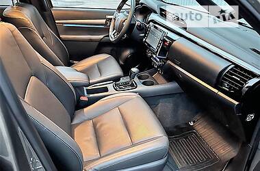 Внедорожник / Кроссовер Toyota Hilux 2021 в 