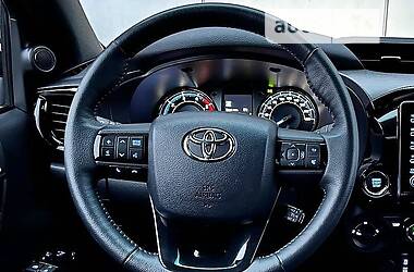 Внедорожник / Кроссовер Toyota Hilux 2021 в 
