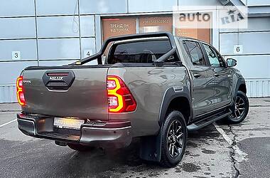 Внедорожник / Кроссовер Toyota Hilux 2021 в 