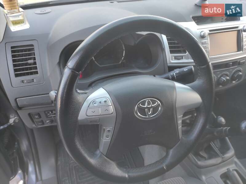 Пікап Toyota Hilux 2013 в Києві