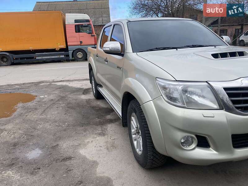 Пикап Toyota Hilux 2012 в Казатине
