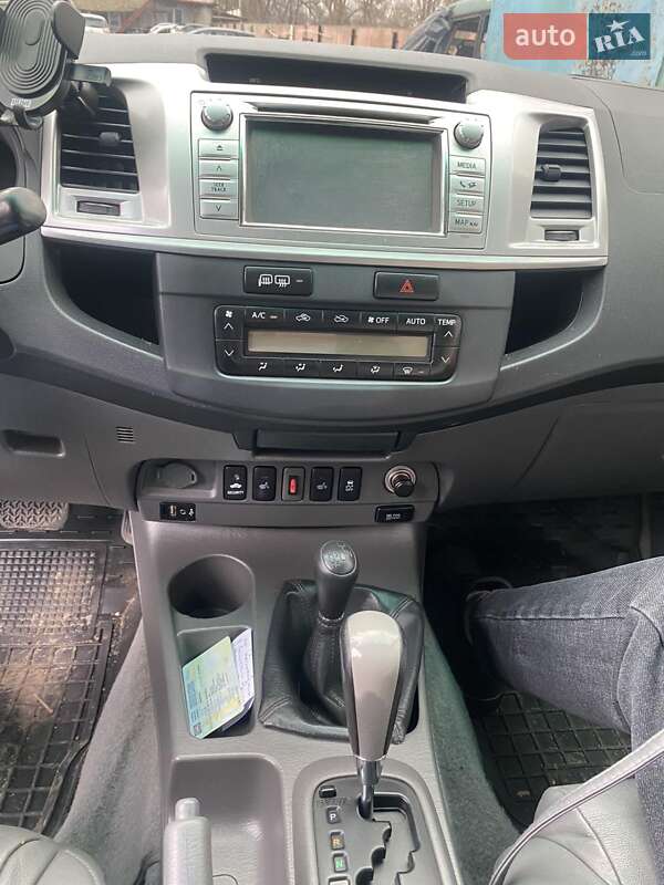 Пикап Toyota Hilux 2012 в Казатине