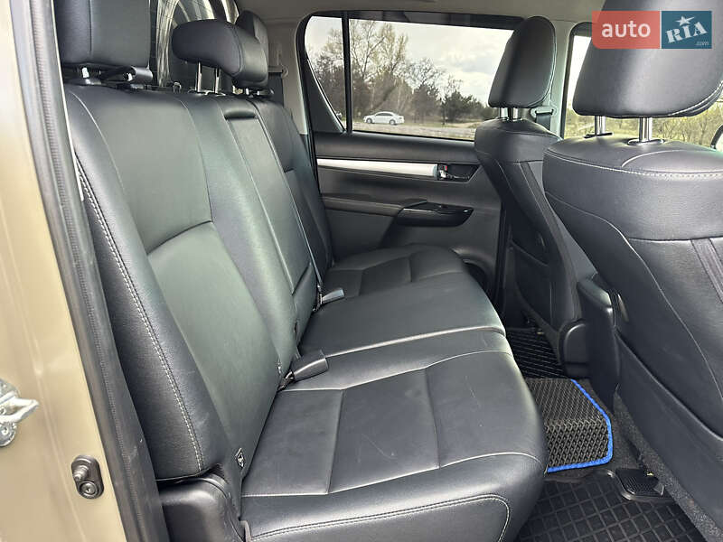 Пікап Toyota Hilux 2016 в Дніпрі