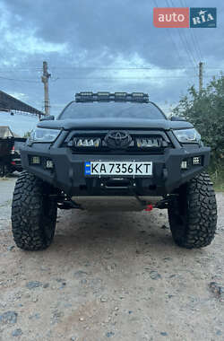 Пікап Toyota Hilux 2021 в  фото 2 Пікап Toyota Hilux 2021 в