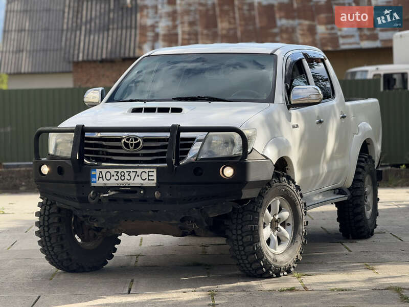 Пікап Toyota Hilux 2011 в Міжгір'ї