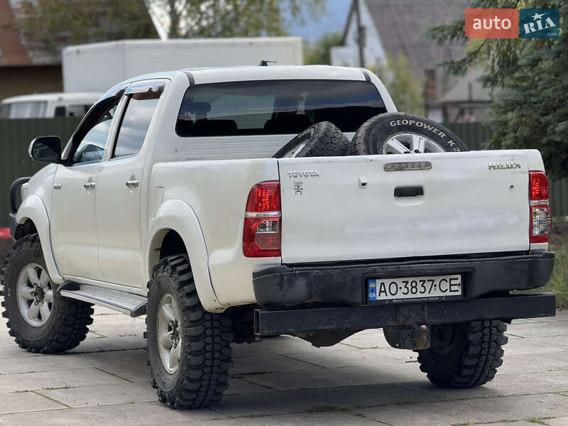 Пікап Toyota Hilux 2011 в Міжгір'ї