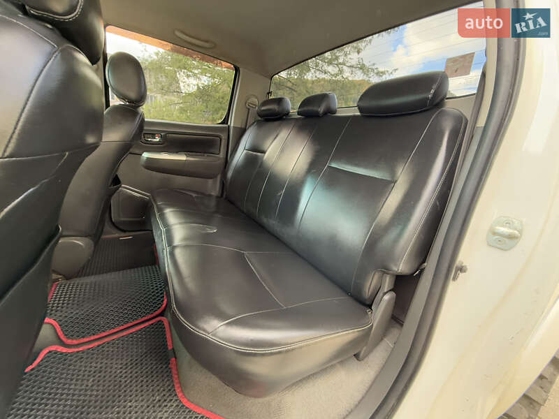 Пікап Toyota Hilux 2011 в Міжгір'ї