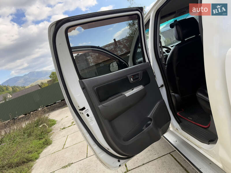 Пікап Toyota Hilux 2011 в Міжгір'ї