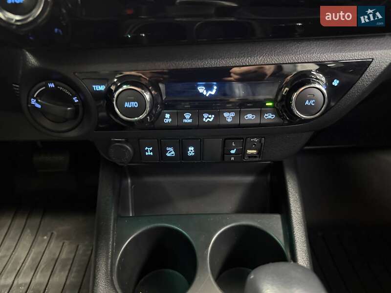 Пикап Toyota Hilux 2018 в Киеве фото 27 Пикап Toyota Hilux 2018 в Киеве