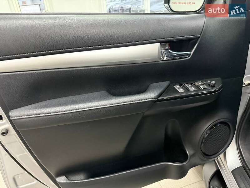 Пикап Toyota Hilux 2018 в Киеве фото 16 Пикап Toyota Hilux 2018 в Киеве