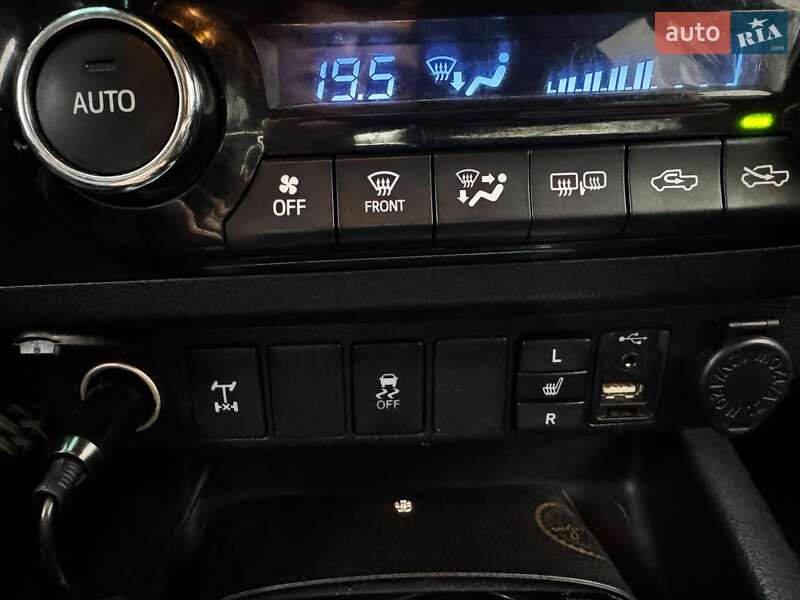 Пикап Toyota Hilux 2017 в Киеве